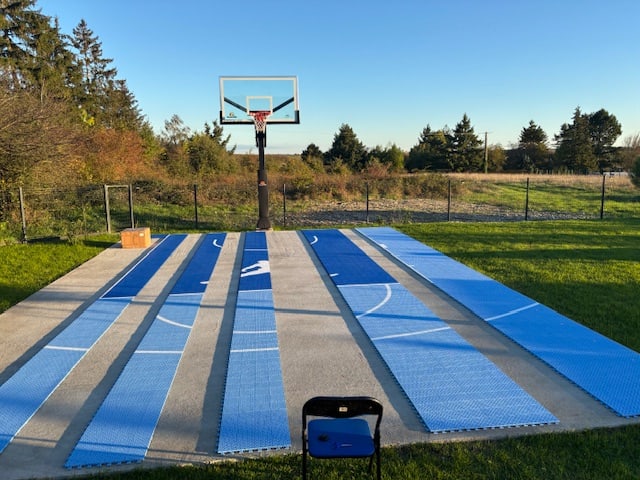light blue and deep blue Jumpman one-hoop Large Elite tile backyard basketball court in France, project photo 6