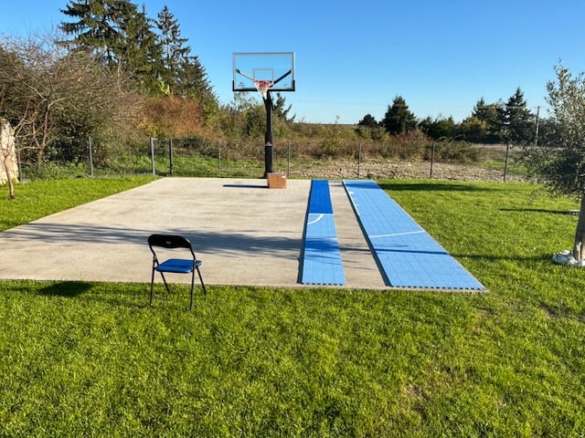 light blue and deep blue Jumpman one-hoop Large Elite tile backyard basketball court in France, project photo 8