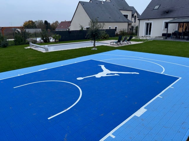 light blue and deep blue Jumpman one-hoop Large Elite tile backyard basketball court in France, project photo 11