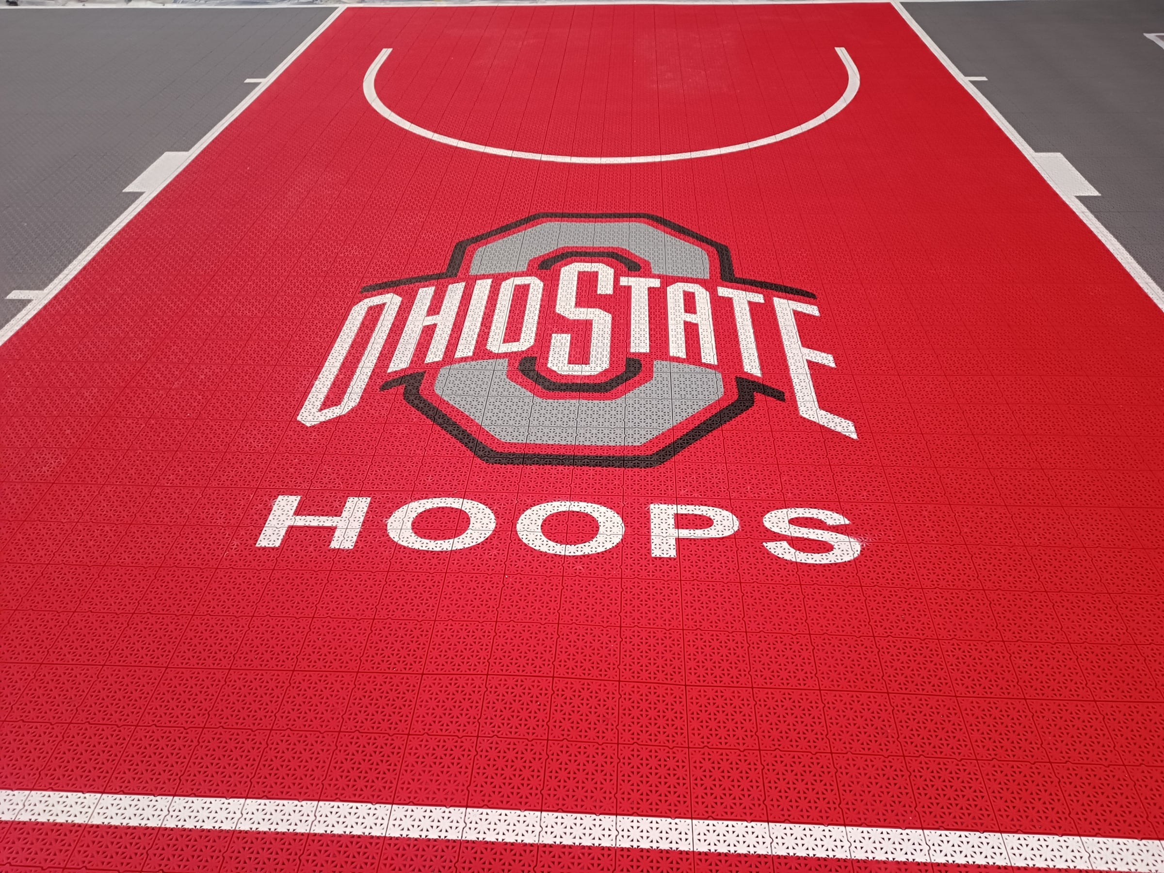 gray and scarlet Ohio State-inspired one-hoop Large Elite tile backyard basketball court, project photo 1