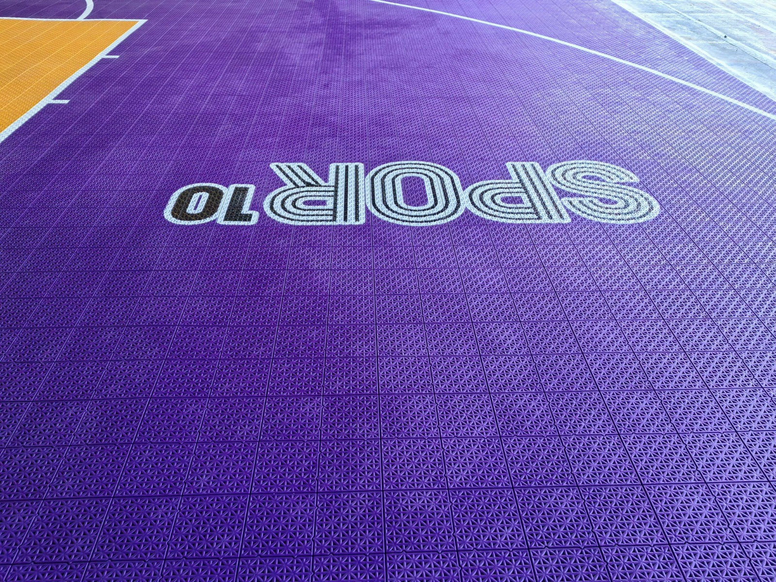 SPOR10 branding printed on the B3B Elite tile surface