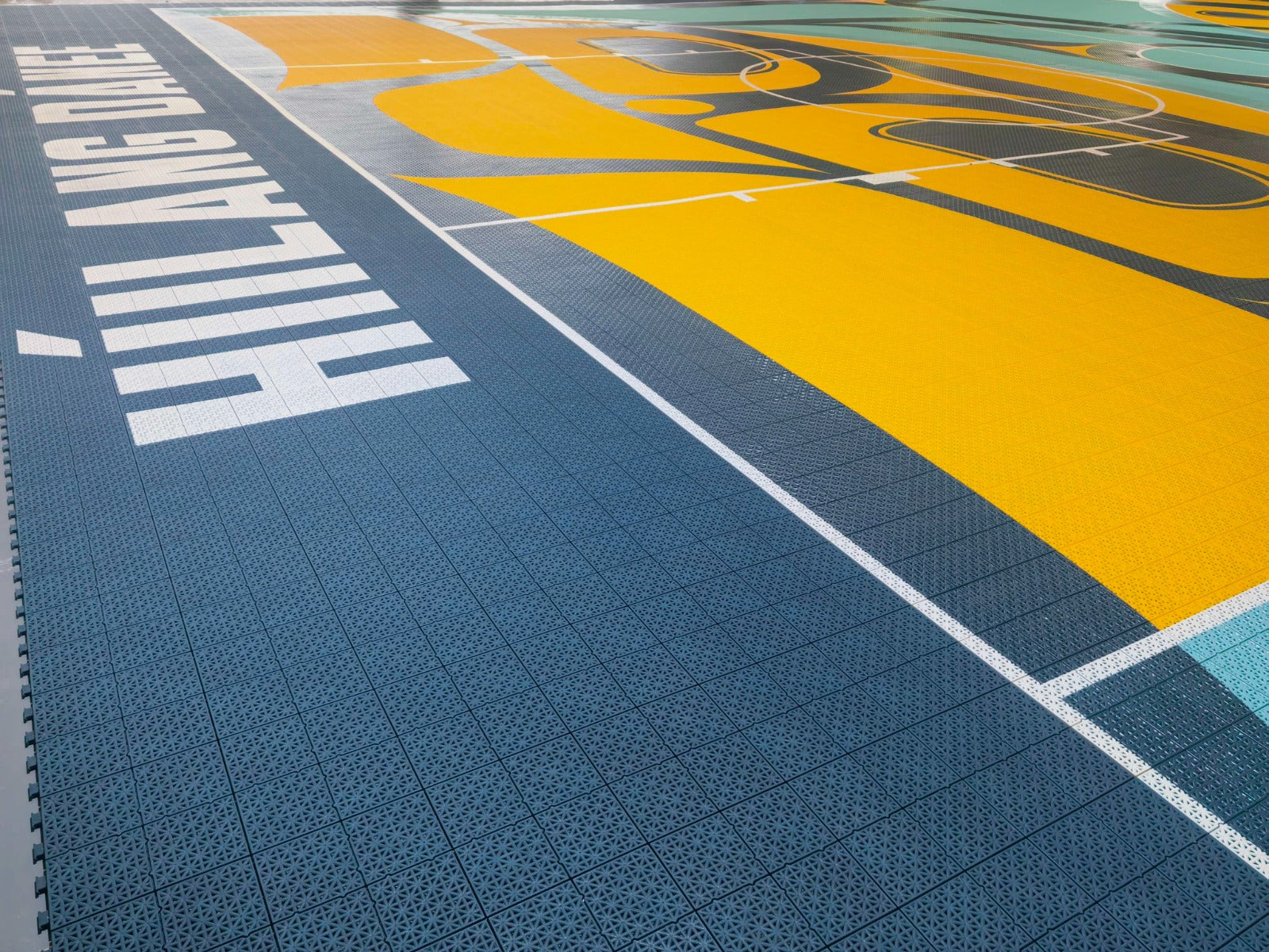 Híílang Dánee lettering along the dark teal court border