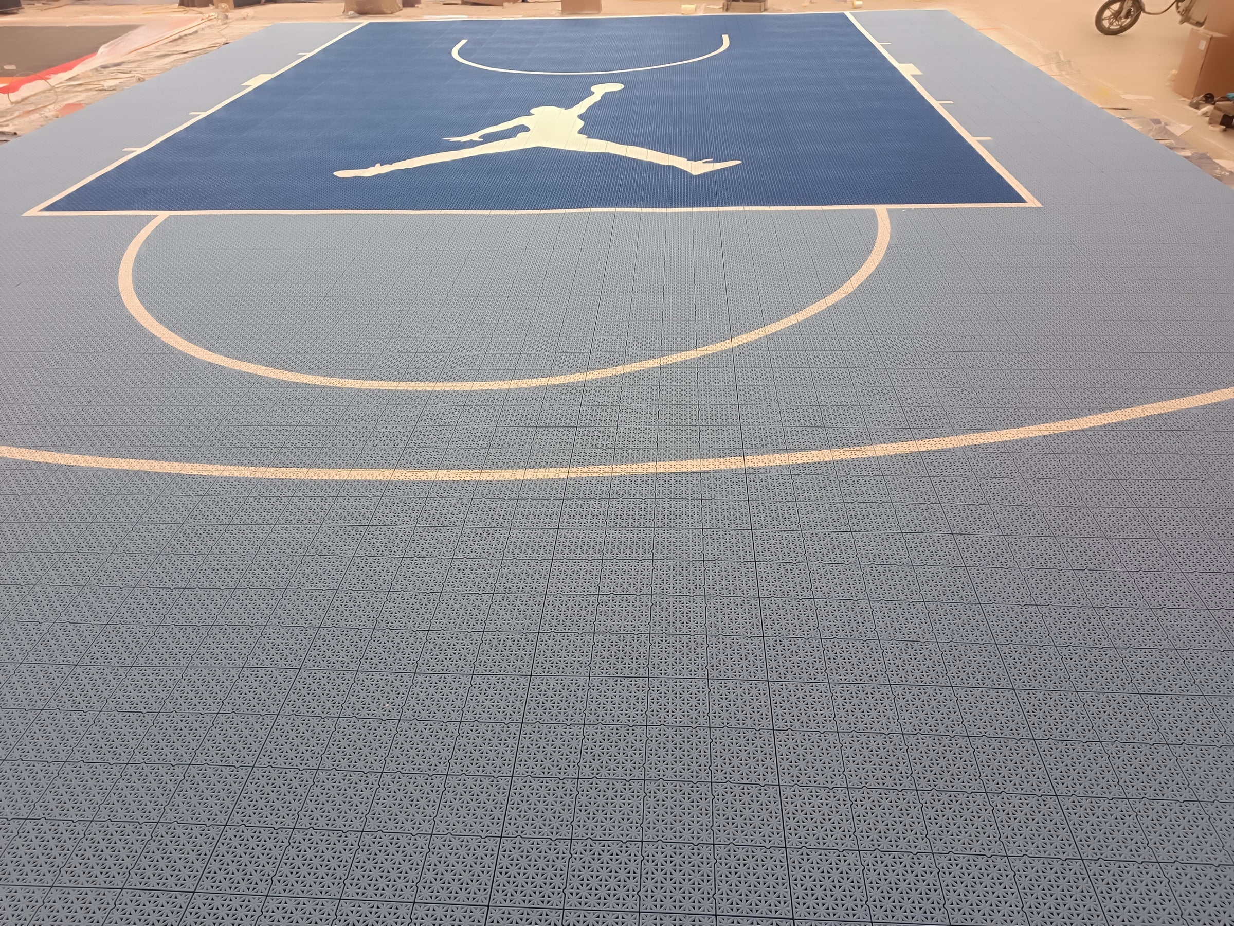 light blue and deep blue Jumpman one-hoop Large Elite tile backyard basketball court in France, project photo 3