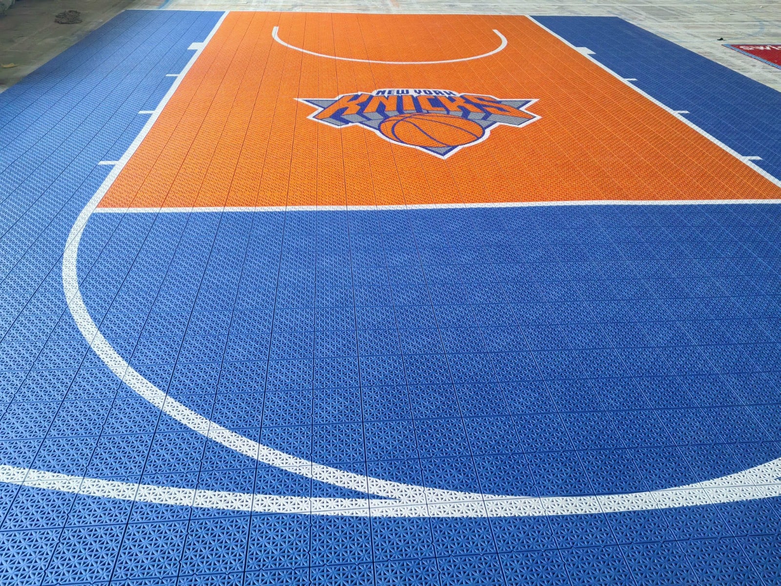 Blue perimeter and long-range basketball arc around the orange Elite tile key, project photo 3