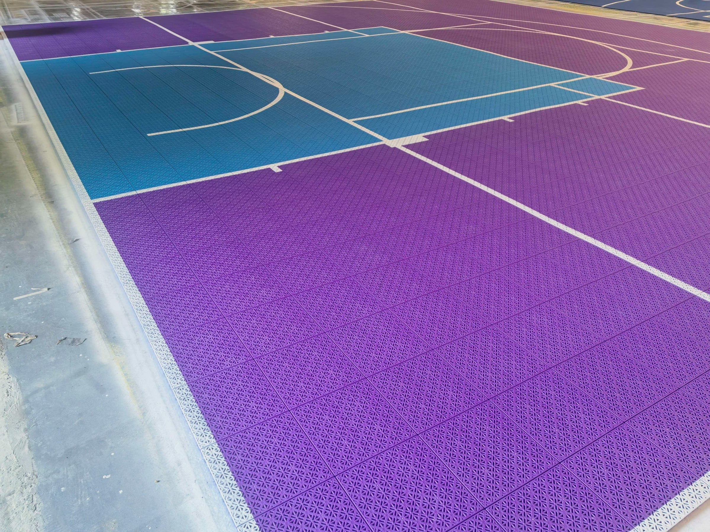 Purple and teal Québec Elastic tile basketball court with overlapping white basketball lines, project photo 1